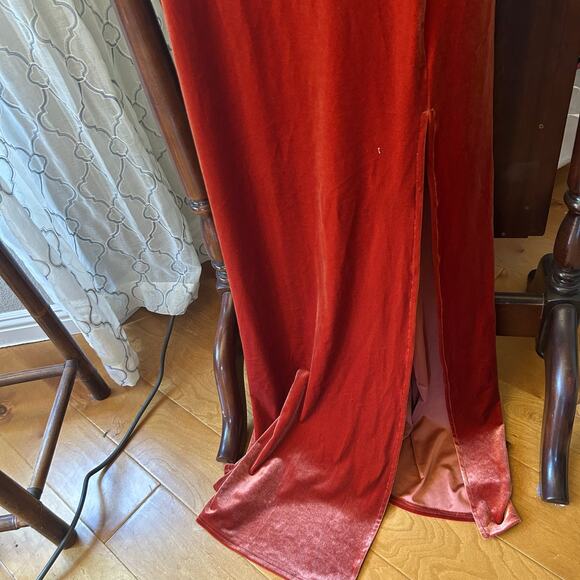 Birdy Grey Ash Dress
Velvet Burnt Orange - Picture 4 of 12